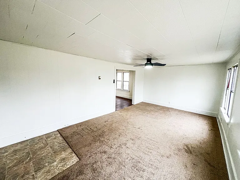 120 E Maple St — Photo 6