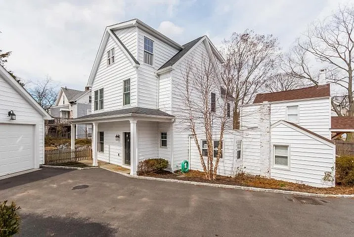 4 Nickel St