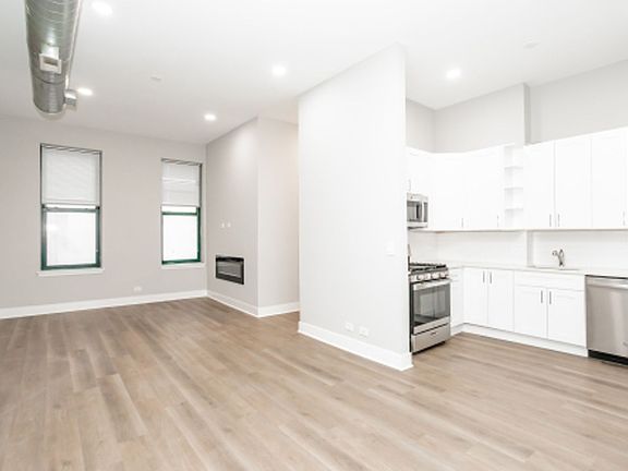 2nd image of 805 N Wabash Ave #2W