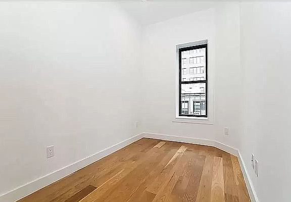 2nd image of 59 Thompson St #38