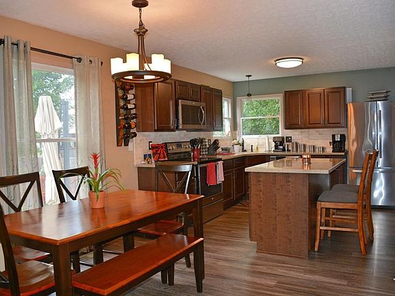 3rd image of 2253 Brookbank Dr