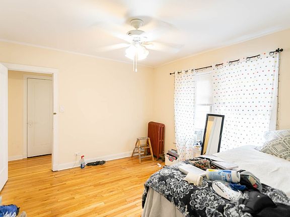 5th image of 7644 N Greenview Ave APT 2E