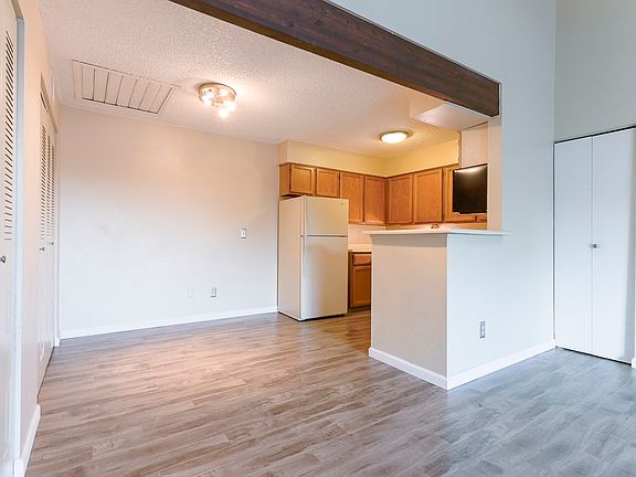 Open kitchen/dining/living room floorplan