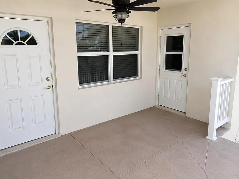 1221 SE 3rd St #4 — Photo 3