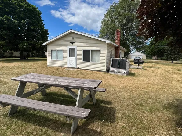 1167 McKimmy Dr, Beaverton, MI 48612