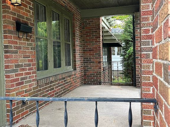 3rd image of 1958 Berkley Pl