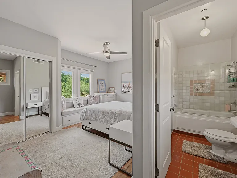 2491 Spring Mountain Rd — Photo 40