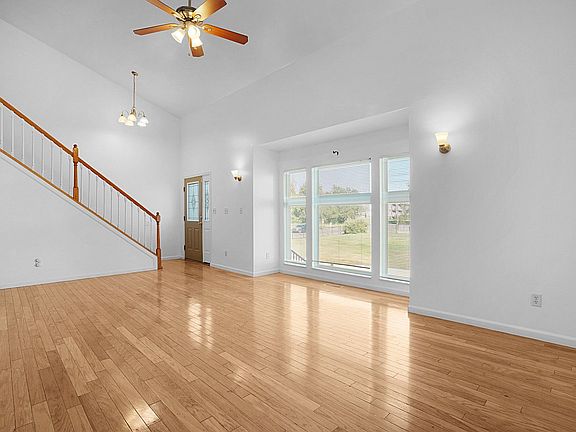 5th image of 5 Cabanne Townhome Dr