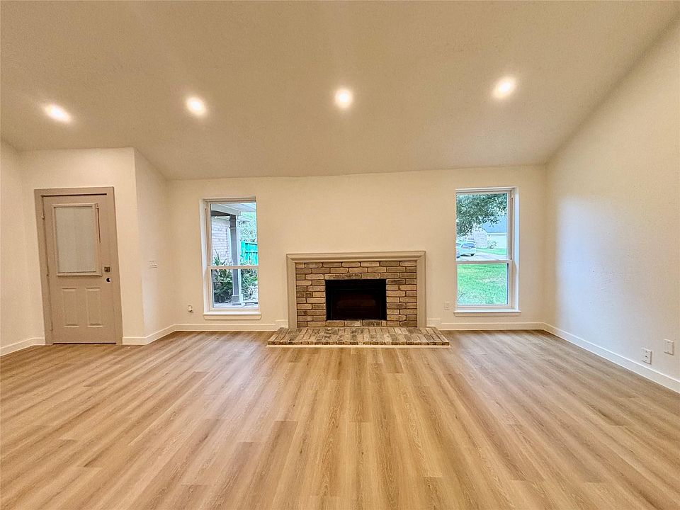 2nd image of 18015 Brooknoll Dr