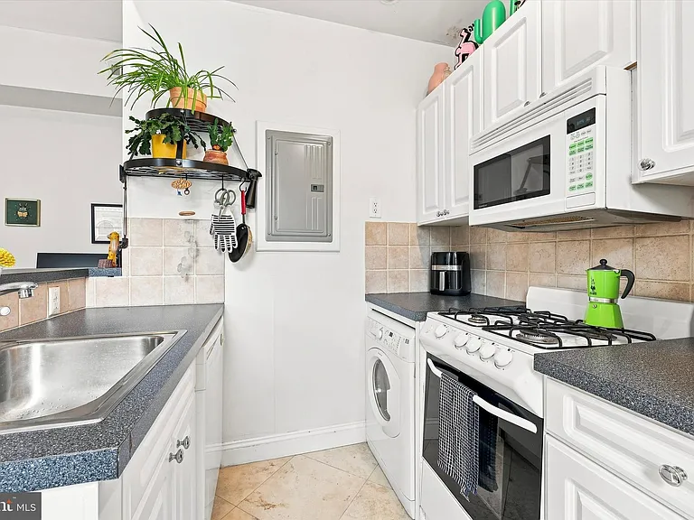 2218 Delancey Pl #3F — Photo 11