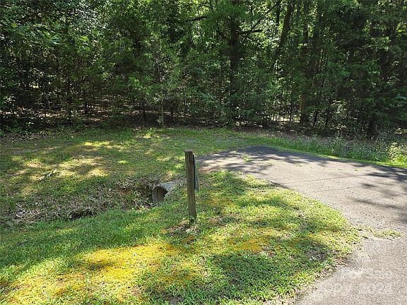 3rd image of 248 Clintwood Dr