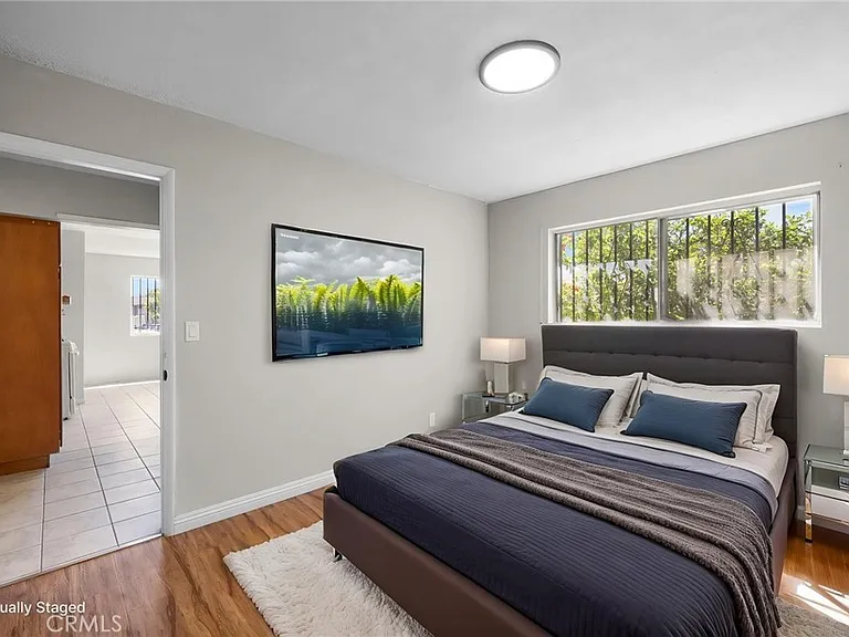 207 E Flora St — Photo 33