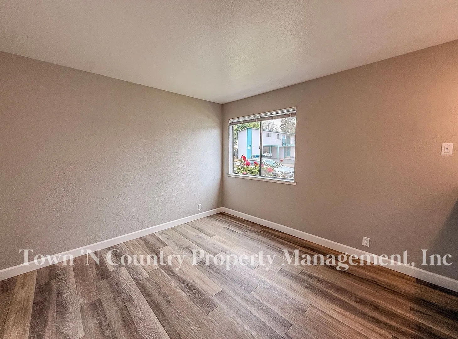 Clay Manor Apartments — Photo 3