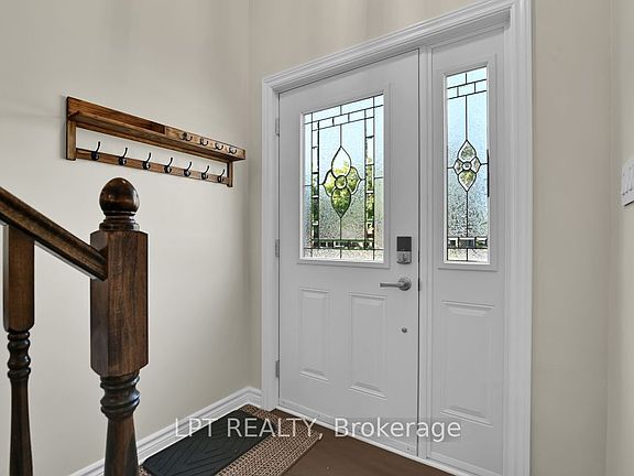 4th image of 209 Bridge St N
