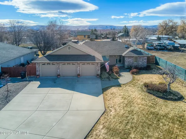 216 S 86th Pl, Yakima, WA 98908