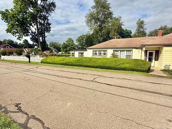2nd image of 23 Meadow Ln