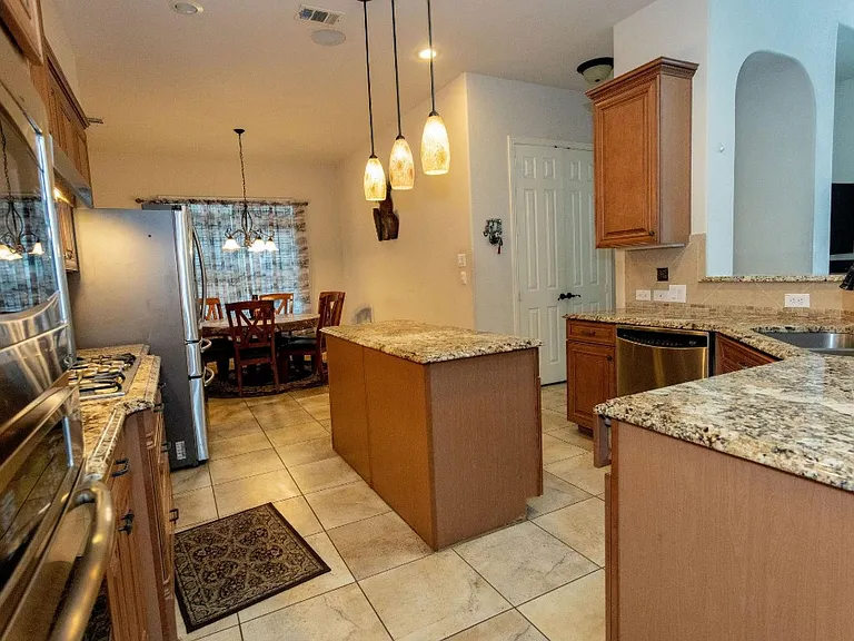 11956 Grandview Dr — Photo 5