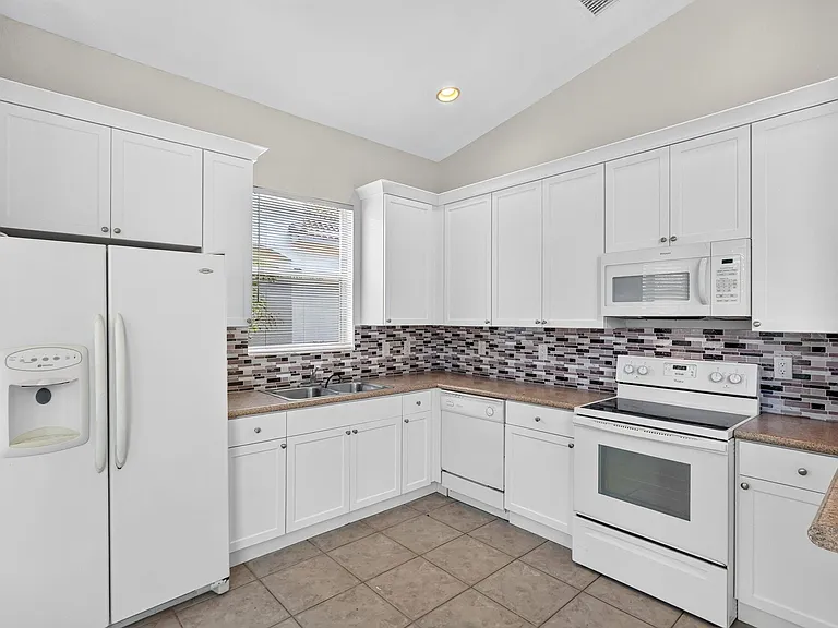 5614 Sunberry Cir — Photo 11