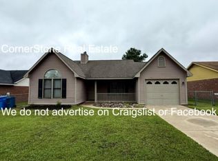 2217 Mossycup Ln, Fayetteville, NC 28304