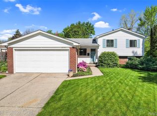 38743 Arcola Dr, Sterling Heights, MI 48312