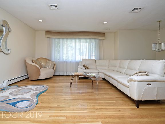 5th image of 30 Emwood Ave