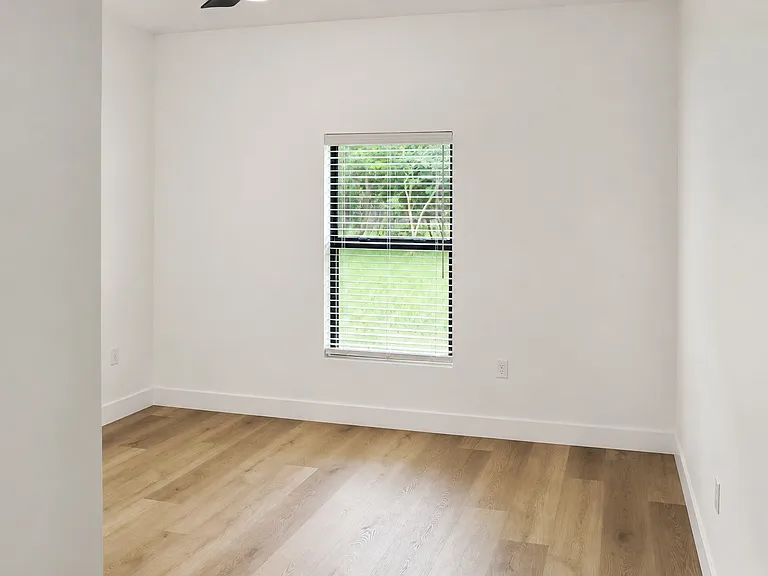 820 26th Ave E #102 — Photo 9