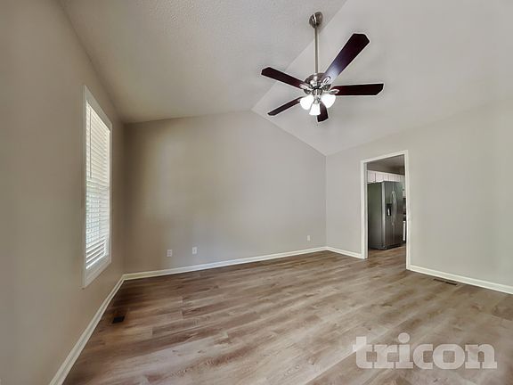 3rd image of 1031 Laurel Leaf Rd