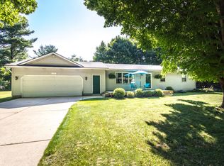3700 Hollywood Dr, Holland, MI 49424
