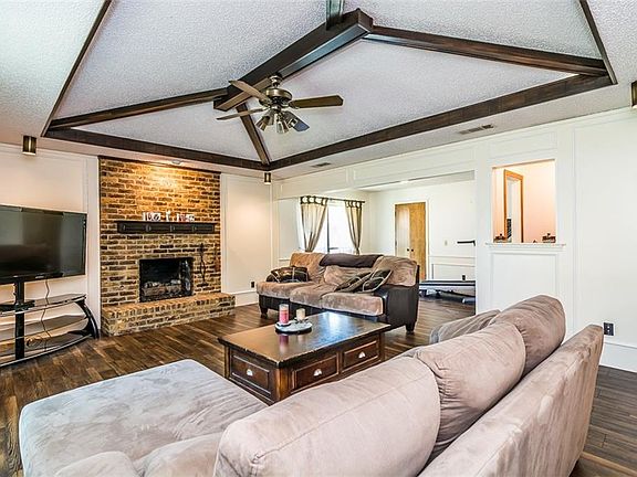 3rd image of 4032 Los Robles Dr