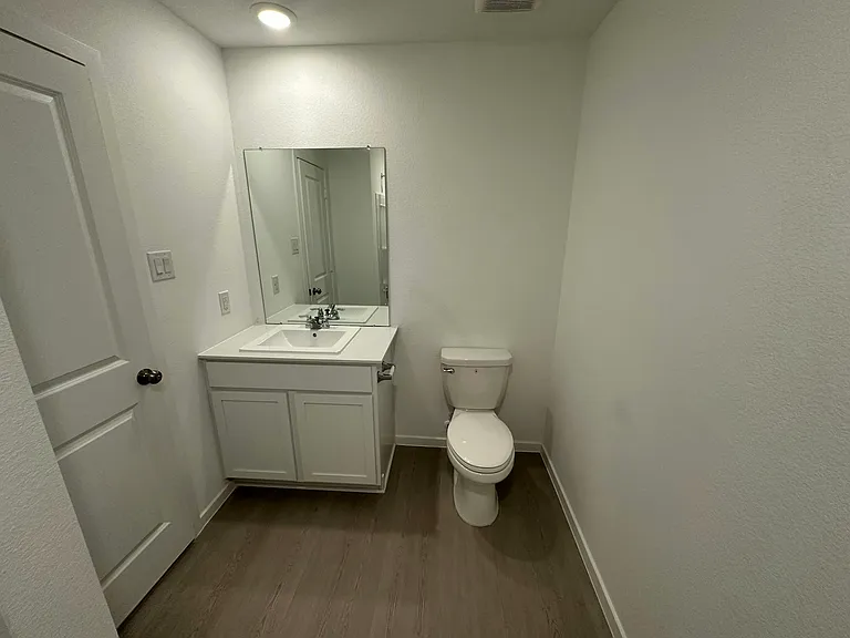 2ND Bathroom