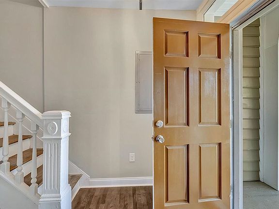 2nd image of 537 Mosby St