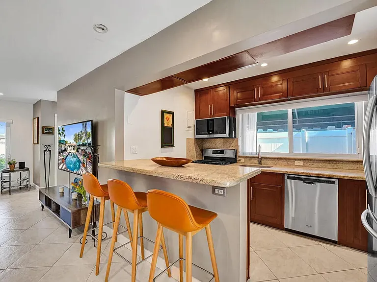 1036 NE 9th Ave — Photo 11