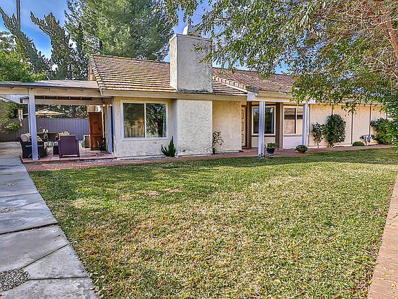 4th image of 28 Ilex Dr