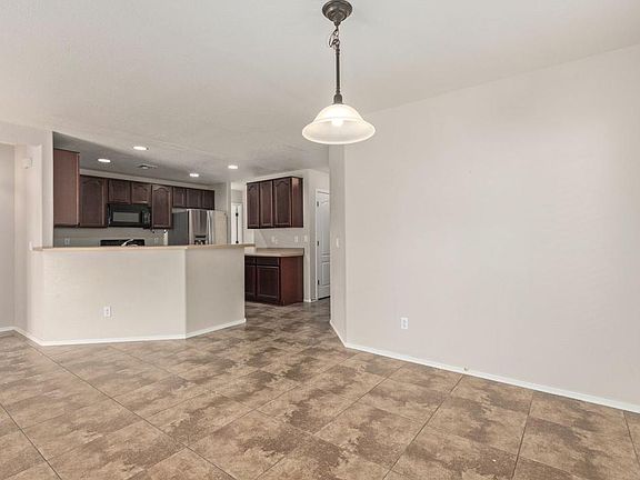 4th image of 963 E Daniella Dr