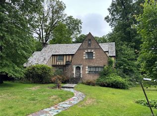 2 Rochelle Rd, Larchmont, NY 10538