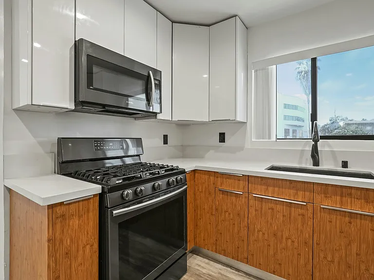 830 Bartlett St #6 — Photo 2