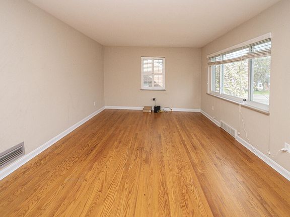5th image of 1604 E Henry Clay Ave