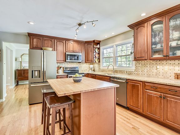 2nd image of 15043 Holleyside Dr