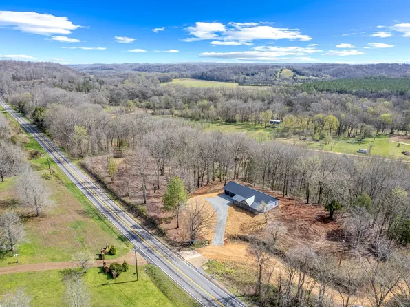 9 Skaggs Ln, Linden, TN 37096