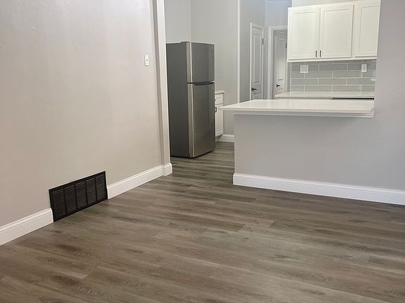 5th image of 4622 Shenandoah Ave #1