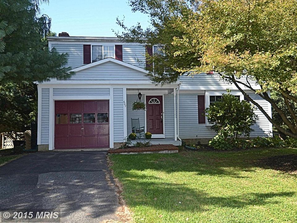 1st image of 409 Appletree Dr NE