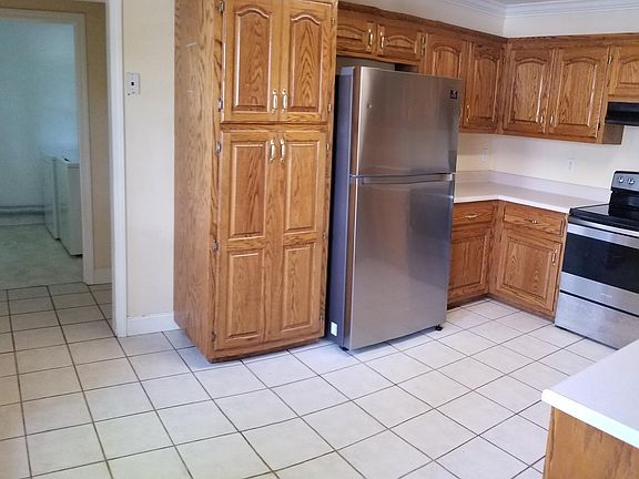 4th image of 204 Westwood Dr