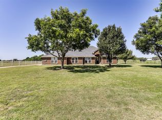 2850 Howard Rd, Waxahachie, TX 75165