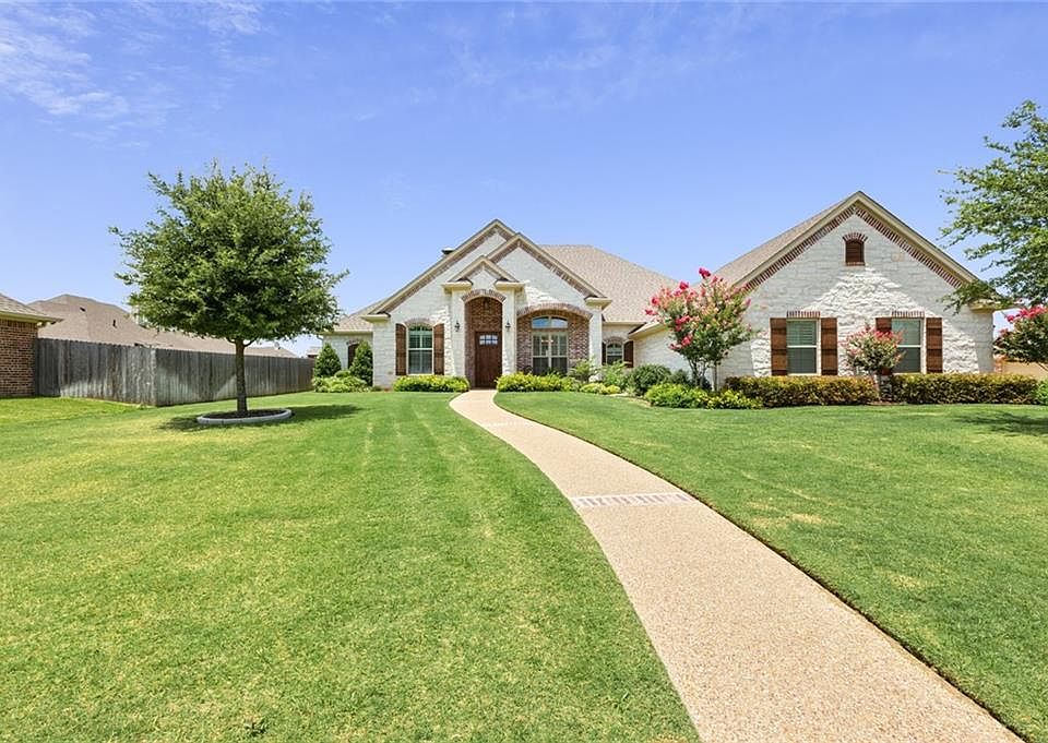 1st image of 605 Stone Manor Dr
