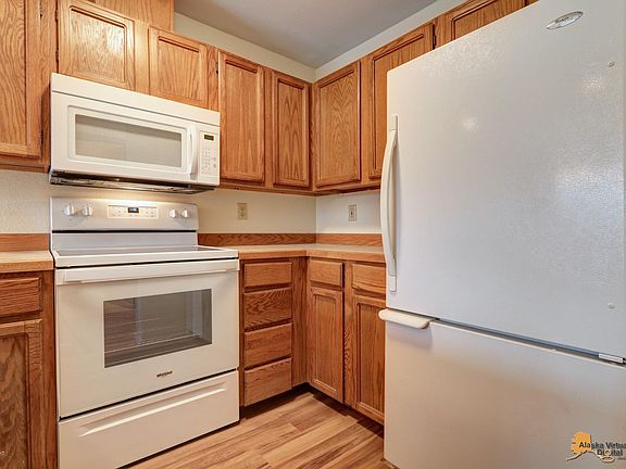3rd image of 8050 Pioneer Dr APT 1302