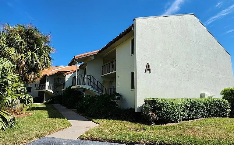 1515 Pinellas Bayway S #10 — Photo 2