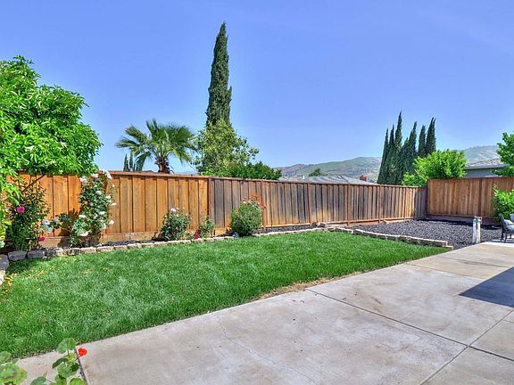 4th image of 3023 Bradshaw Dr