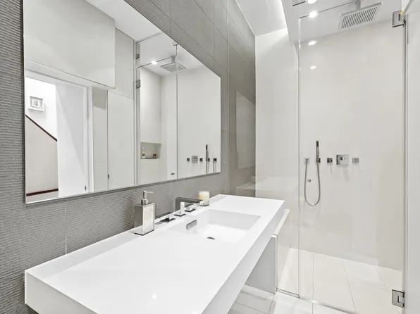 262 West 25th Street image 7 of 8