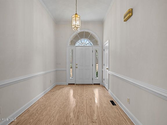 5th image of 313 Forest Glen Lane