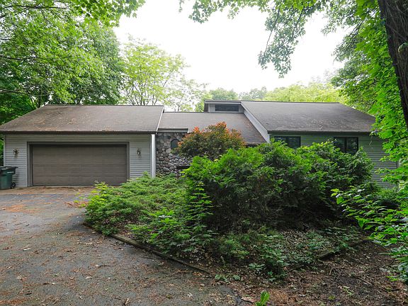 2nd image of 707 72nd Ave